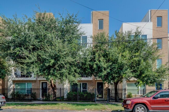 Building Photo - 1220 Summer St
