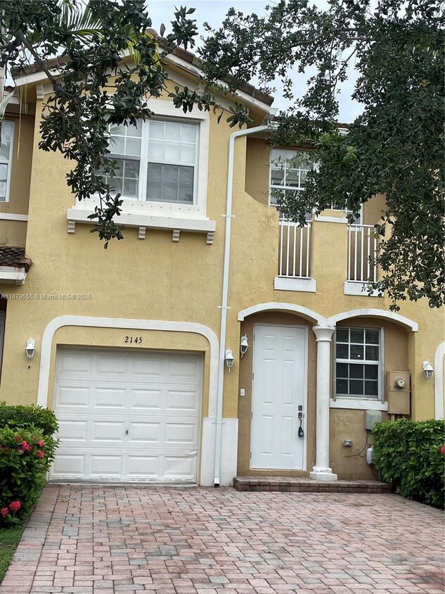 Foto principal - 2145 NE 7th St