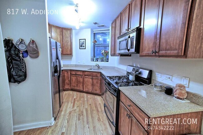 Foto del edificio - 817 W Addison St