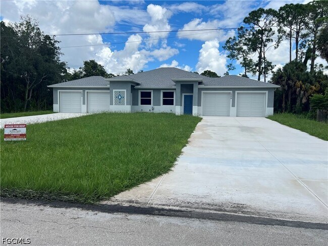 Building Photo - 3844-3846 Kitty Hawk Dr