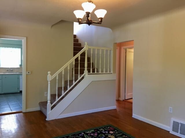 Foto del edificio - Charming Keyport home with Large Yard