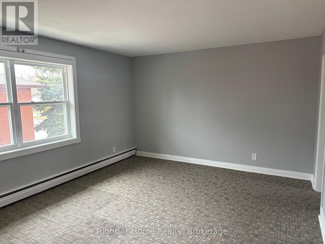 Building Photo - 119 Rossland Rd E