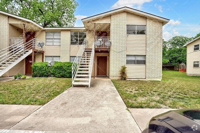 Building Photo - 726 Old Martindale Rd