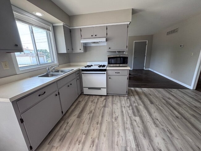 Foto del edificio - 1353 Lakeview Ave