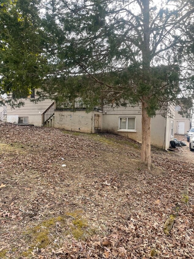 Knoxville 37917 - 2 Bedroom, 1 bath apartment - Contact Lisa Vineyard and Shannon Russell (865) 2... - Knoxville 37917 - 2 Bedroom, 1 bath apartment - Contact Lisa Vineyard and Shannon Russell (865) 2...