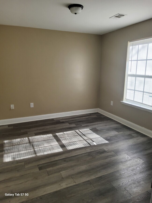 Foto del edificio - Ronald Pride Duplex Unit A