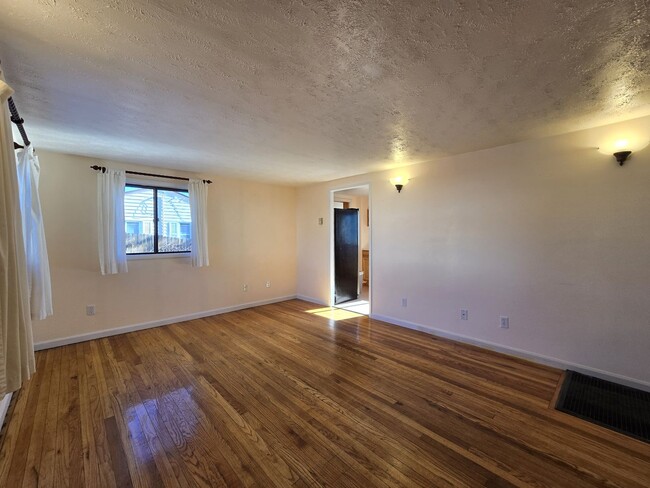 Building Photo - 3509 Pueblo Dr