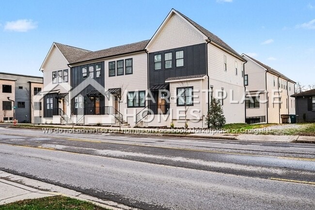 Photo - 1034 E Trinity Ln Townhome