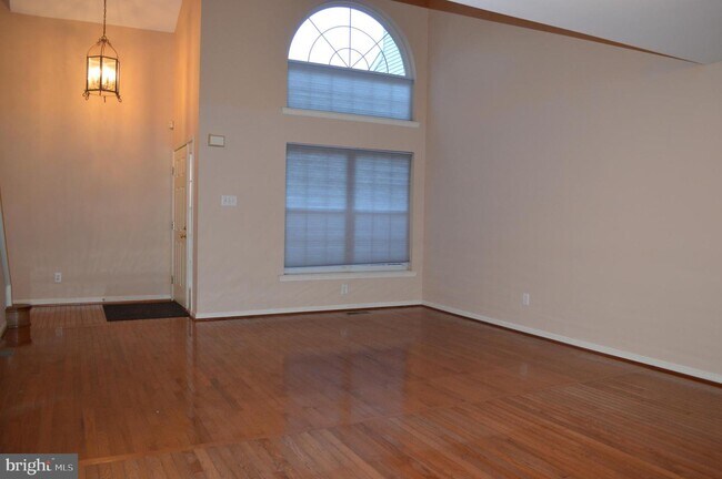 Building Photo - 919 Adams Way