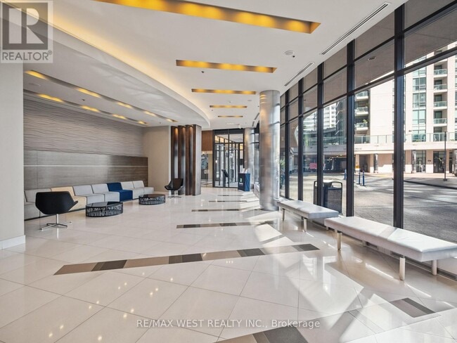 Building Photo - 18 Harbour St