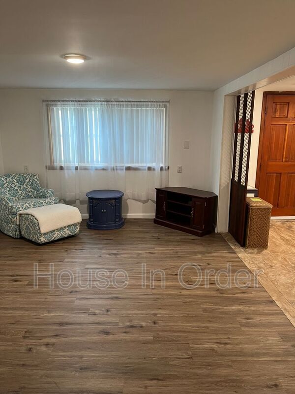 Building Photo - 144 Chestnut St