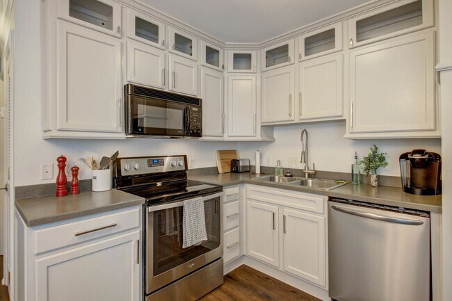 Building Photo - 252 Howle Ave