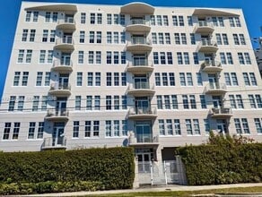 Building Photo - 1789 NE Miami Gardens Dr