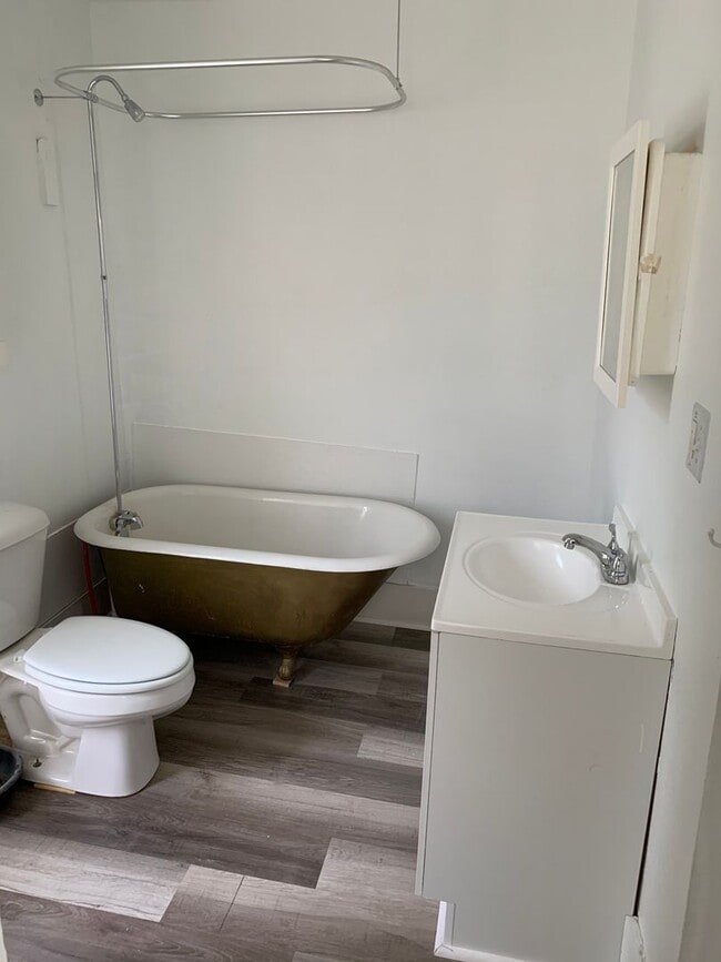 Building Photo - Updated 1 bedroom $650