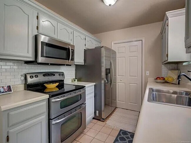 Foto del edificio - 8215 N 121st E Ave