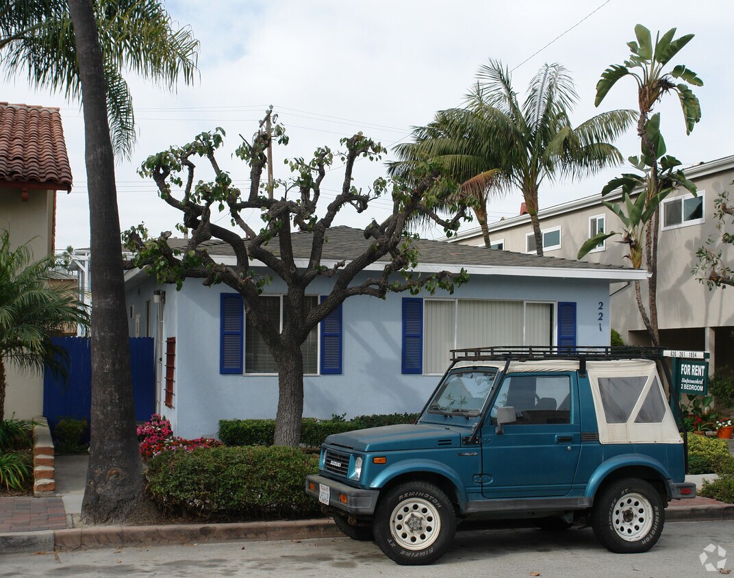 Building Photo - 221 8th St