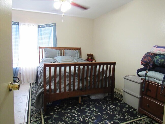 Foto del edificio - 2350 Bering Dr