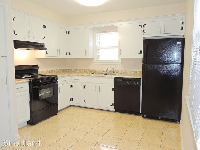 Building Photo - 24451 Hawthorne Dr