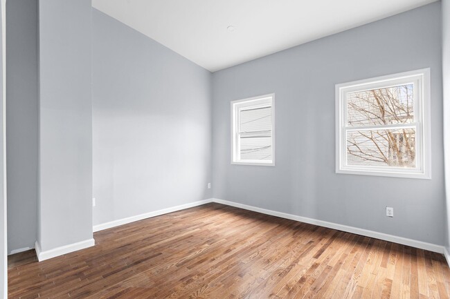 Foto del edificio - 1016 Paterson Plank Rd