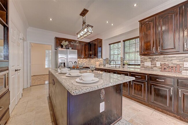 Foto del edificio - 5930 Pendelton Pl Dr