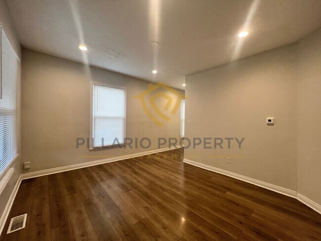 Photo - 1518-1520 Kennington St Apartment