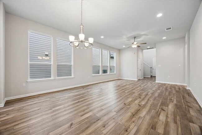 Foto del edificio - 320 Creek Rd