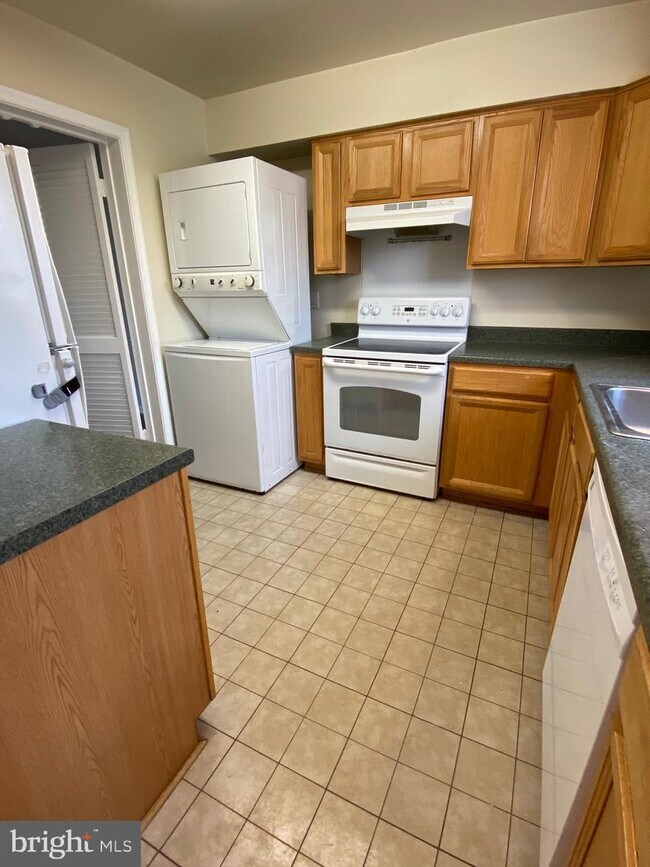 Building Photo - 173 Fairfield Dr