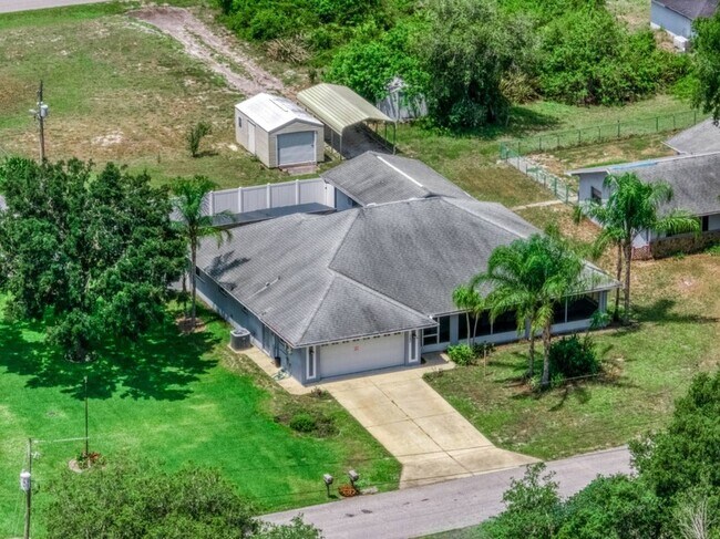 Building Photo - 260 Tangerine Rd