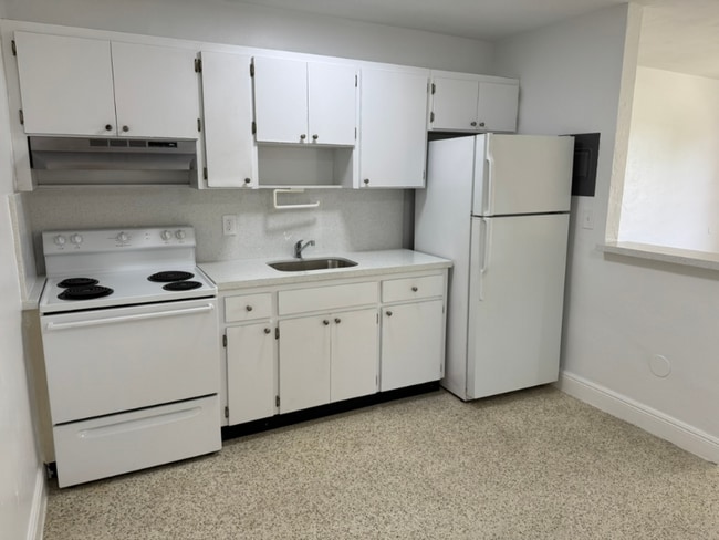 Building Photo - 955 SW 71st Ave