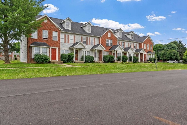 Photo - Charming Two Bedroom Townhome in South Louisville, Family-Friendly Neighborhood!