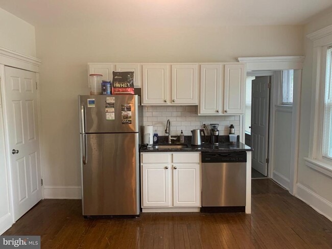 Building Photo - 1300 N Clayton St