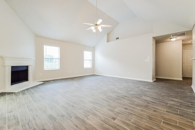 Building Photo - 10310 Deep Creek Cove
