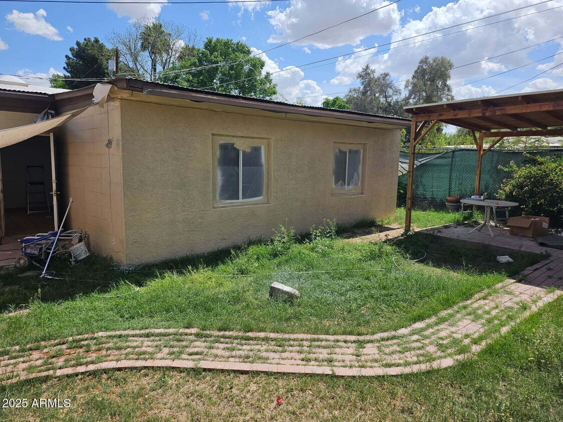 Primary Photo - 1239 E Highland Ave