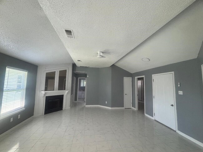 Building Photo - 7218 Arista Dr