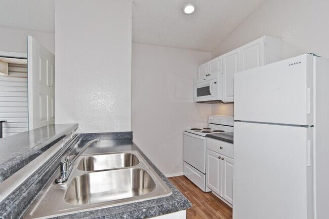 Foto del edificio - Oakwood Condos Bedford