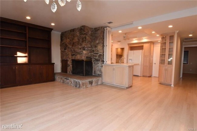 Foto del edificio - 321 Rocky Point Rd