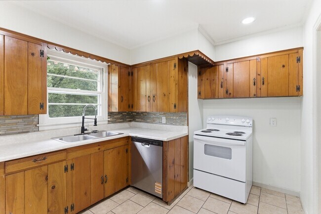 Foto del edificio - 1415 Creekwood Dr