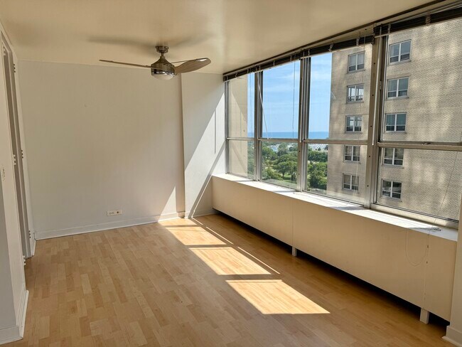 Foto del edificio - 655 W Irving Park Rd