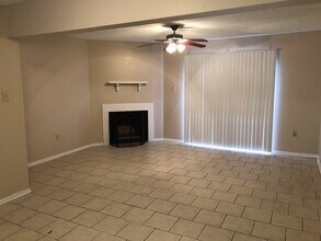 Building Photo - 8845 GSRI Ave