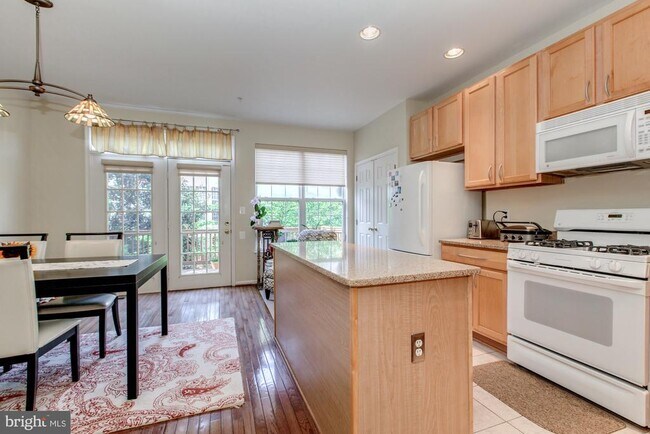 Foto del edificio - 4912 Kilburn St