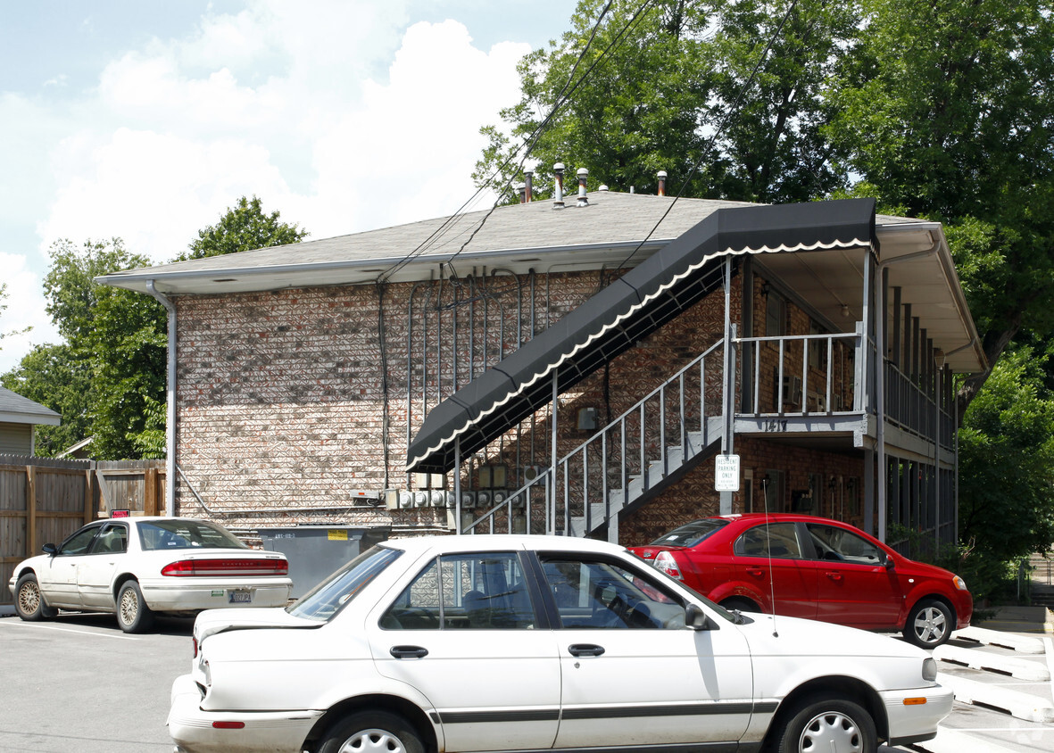 Building Photo - Colonial Terrace Apartments