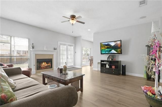 Building Photo - 824 Destin St