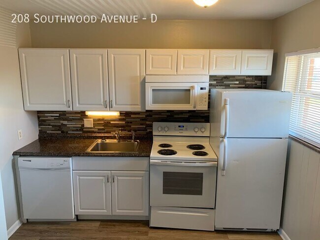 Foto del edificio - 208 Southwood Ave