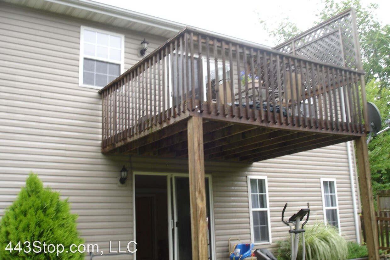 Building Photo - 1521 N Lake of the Woods Rd