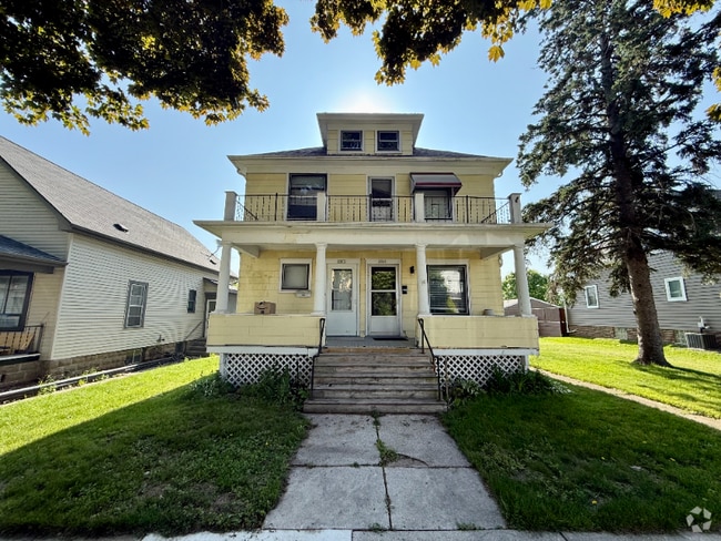Building Photo - 1303 S 19th St