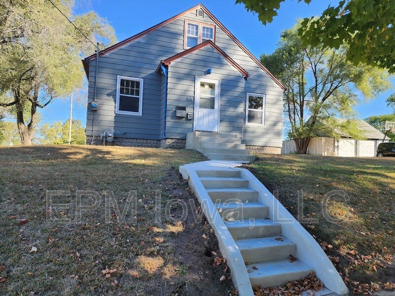 Primary Photo - 401 Charles St