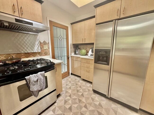 Building Photo - 4955 Marine Dr