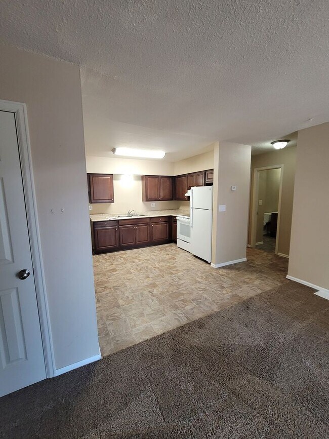 Foto del edificio - Stunning 3 Bedroom Fourplex on Sunny Lane