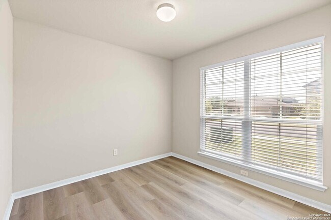 Foto del edificio - 117 Linden Ln