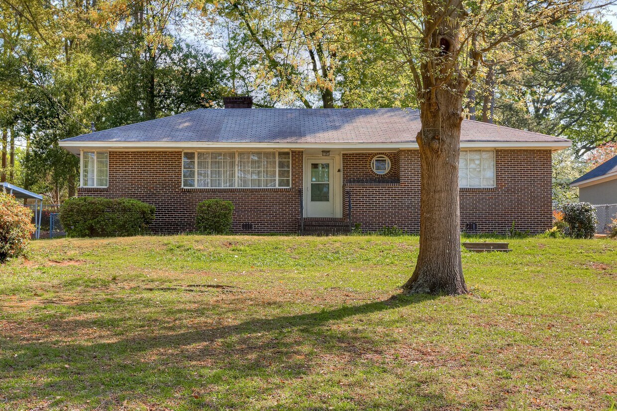 Primary Photo - 1213 Lake Ave